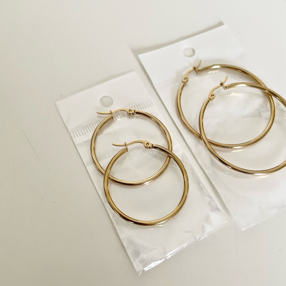 Elegant Set of 2 Gold Tone Hinged Hoop Earrings - Picture 7 of 10